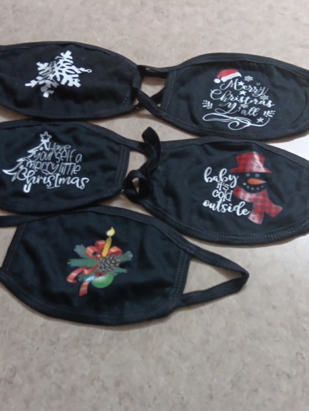 Source Unknown Black Holiday Face Mask Set with Festive Prints
